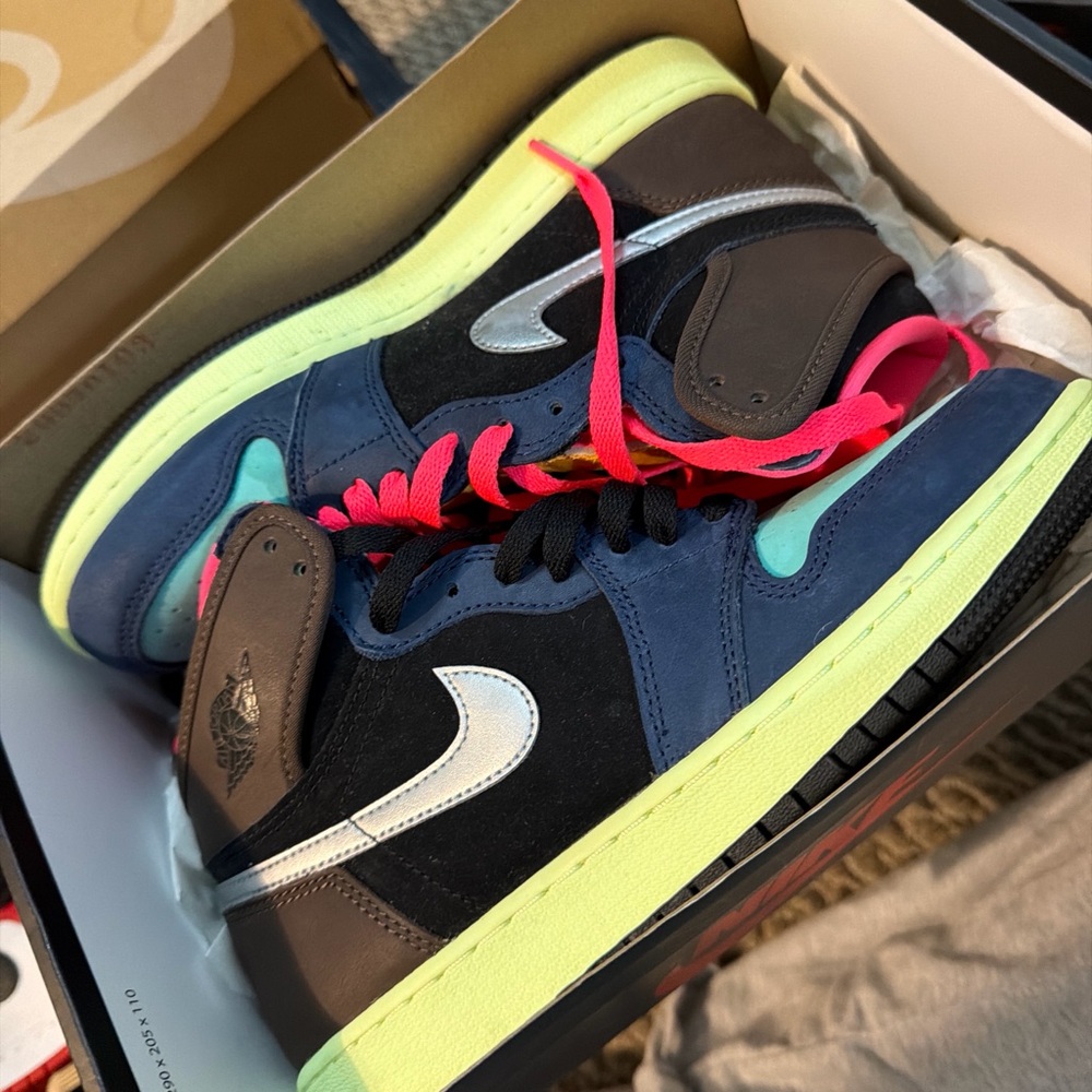 Nike Black Navy Teal Pink Low-Top Sneakers